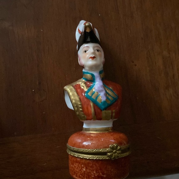 Vintage Limoges Soldier Hinged Trinket Box - Picture 1 of 7